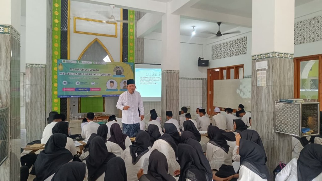 Dauroh Aswaja MTs Terpadu Roudlotul Qur’an: Tradisi Terjaga, Generasi Berkarya